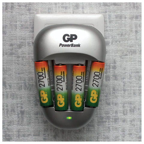 Зарядное устройство GP PB27, для 4-х аккумуляторов AA или ААА, комплект (4 шт., АА, Ni-Mh, 2700 mAh), PB27GS270-2CR4